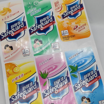 CMYK Baskı Ev ​​Temelleri Etiketleri Parlak PET Film Plastik Şişe Etiketi